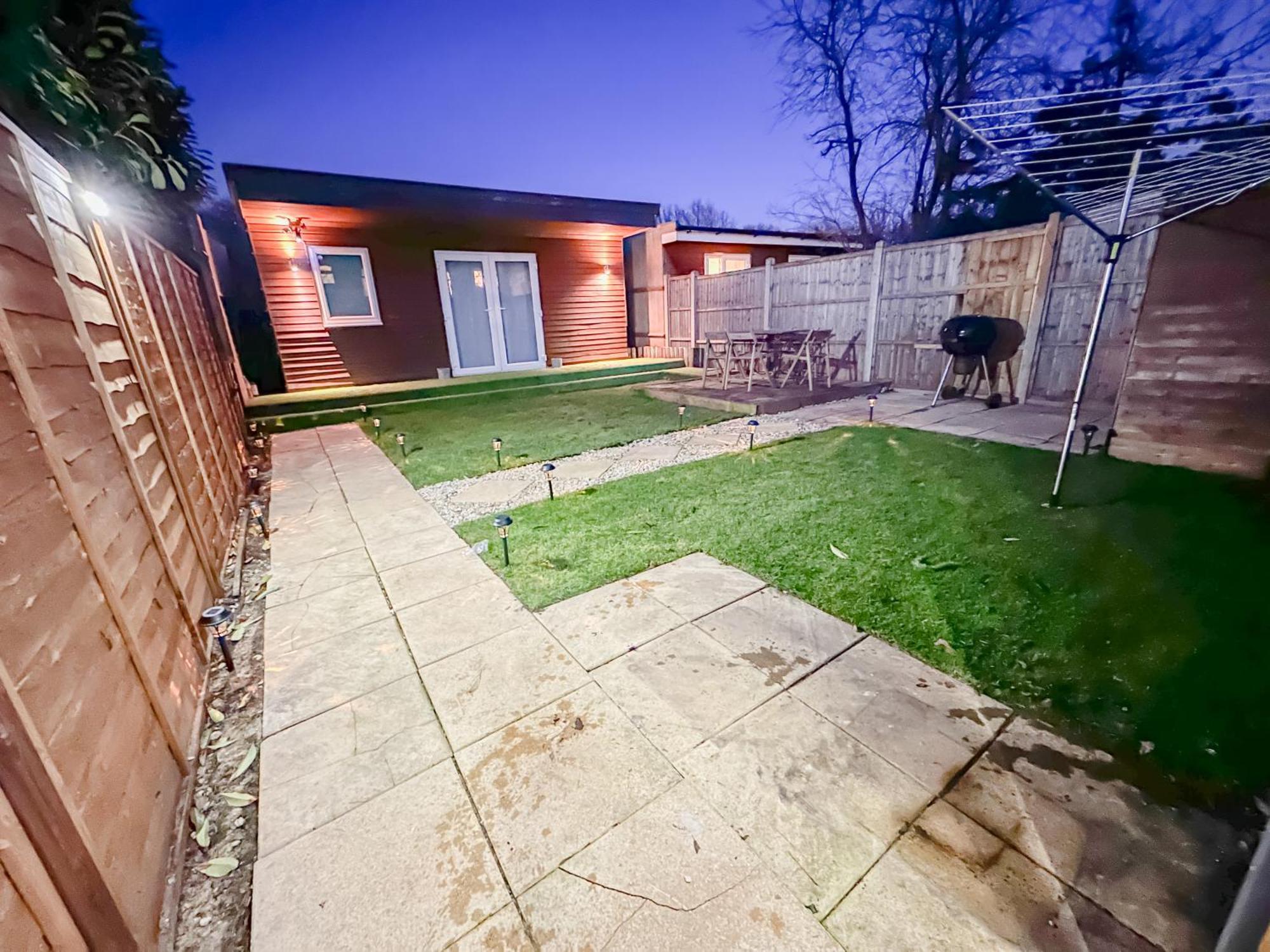 Stunning Studio Garden House - Free Wifi & Parking Hendon Eksteriør billede